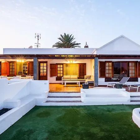 Magnifica Al Lado Del Mar Villa Arrecife (Lanzarote)