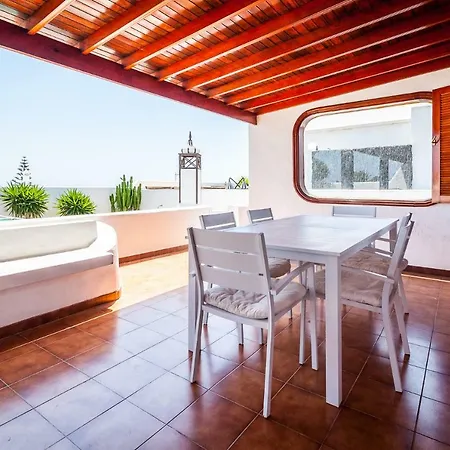 Magnífica Al Lado Del Mar