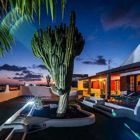 Magnífica Al Lado Del Mar