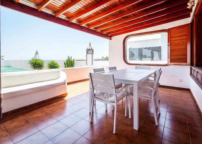 Magnifica Al Lado Del Mar